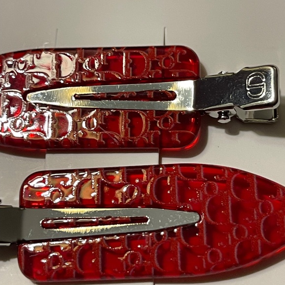 Dior backstage hair clips Set of two - Picture 2 of 2